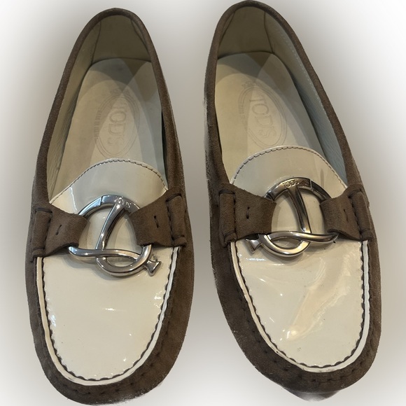 Tod’s Brown and Cream Suede and Patent Leather Flats with Buckle - Picture 2 of 2